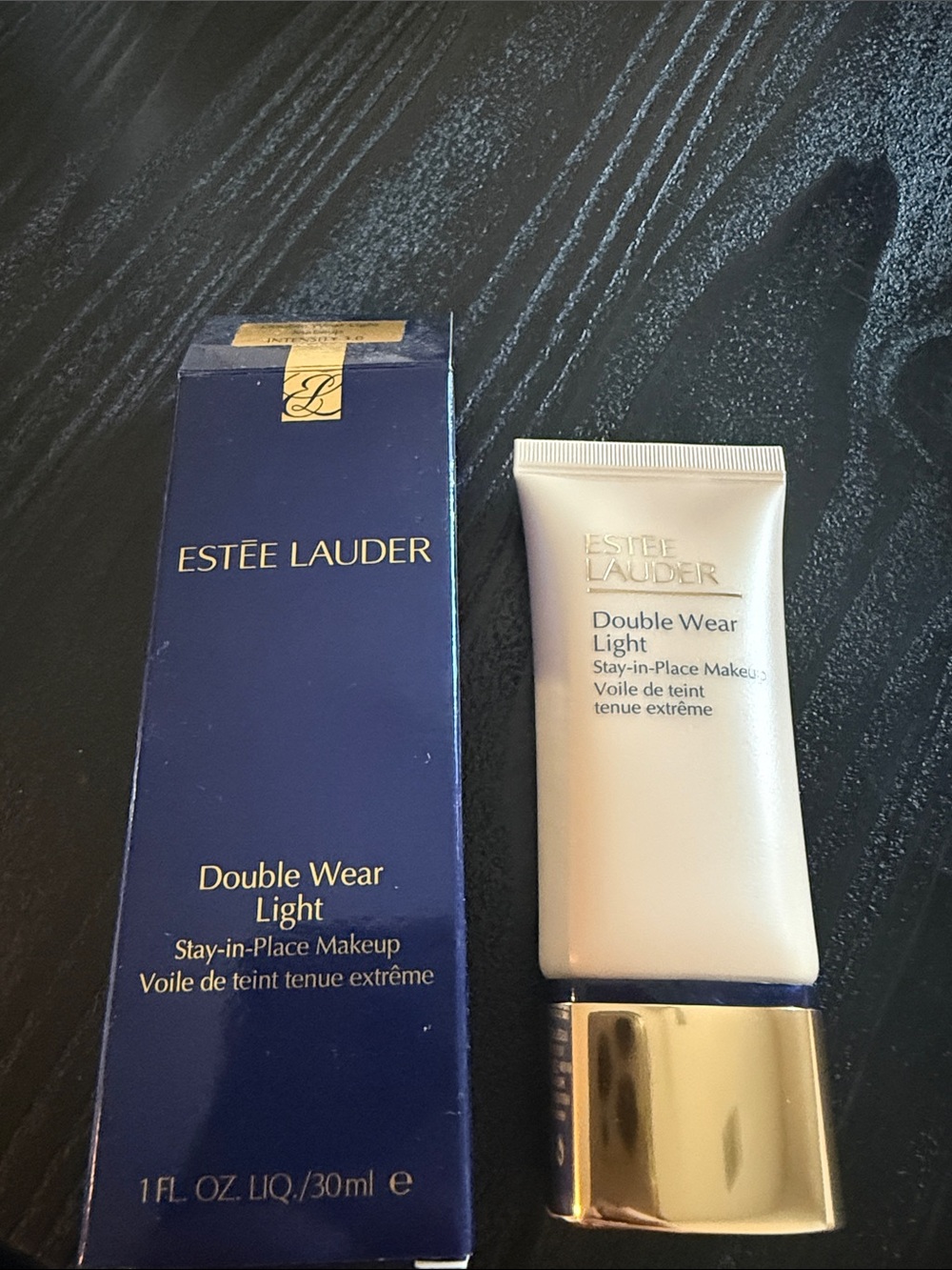 Estee Lauder Double Wear Light Foundation - intensity 3.0